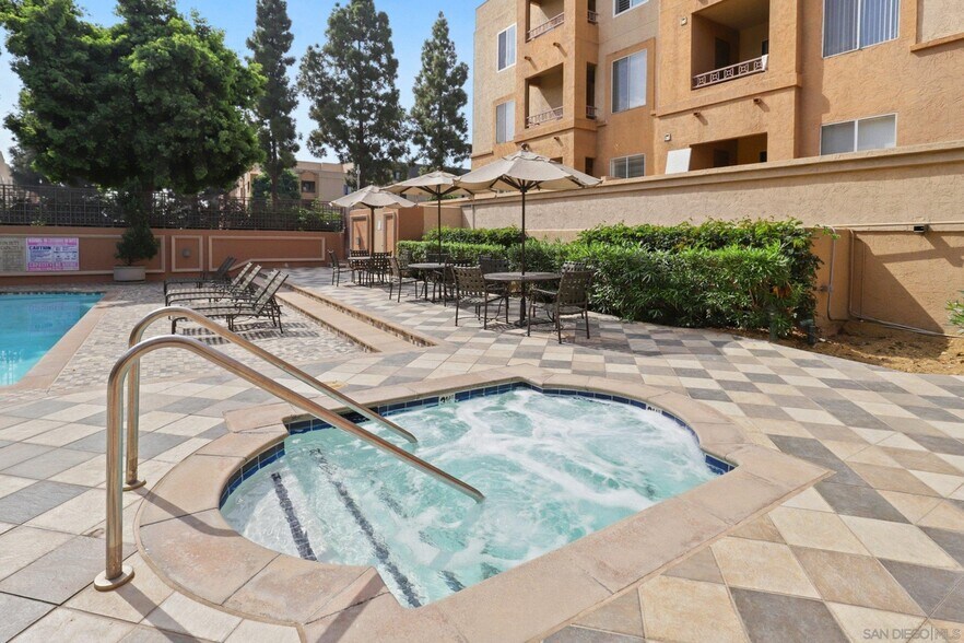 Building Photo - 8889 Caminito Plaza Centro