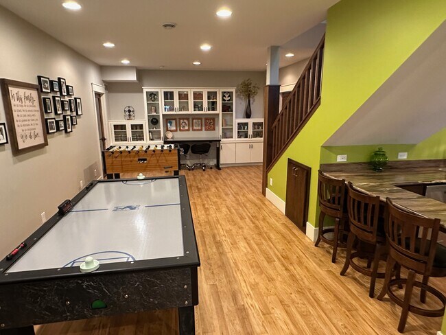 Building Photo - 4015 Wood End Dr
