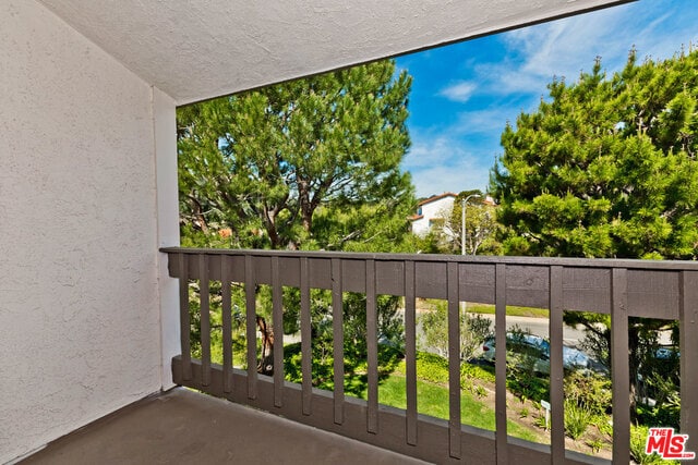 Building Photo - 1650 Palisades Dr