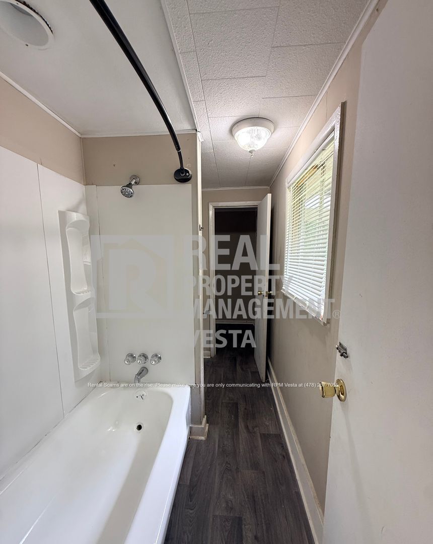 Building Photo - 620 Cedarwood Dr
