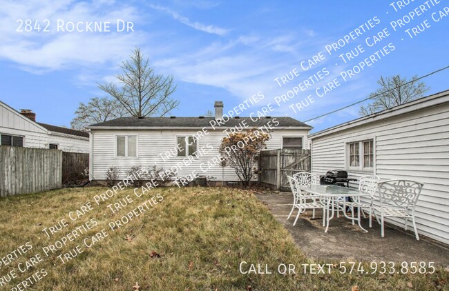 Building Photo - 2842 Rockne Dr
