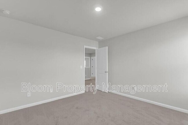 Building Photo - 425 Ribiero Dr