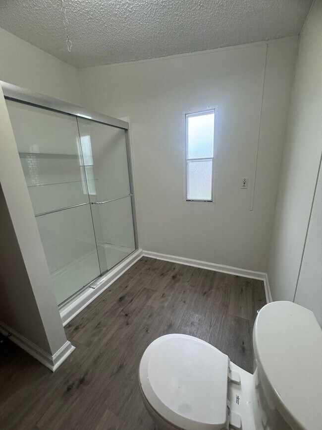 Building Photo - 204 Moss Creek Ln