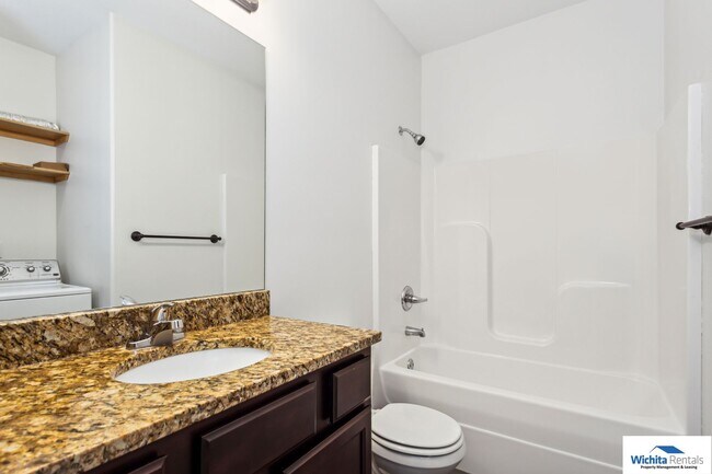 Building Photo - 920-922 Onewood Place