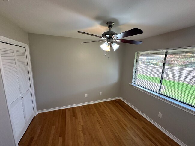 Building Photo - 12101 Scissortail Dr
