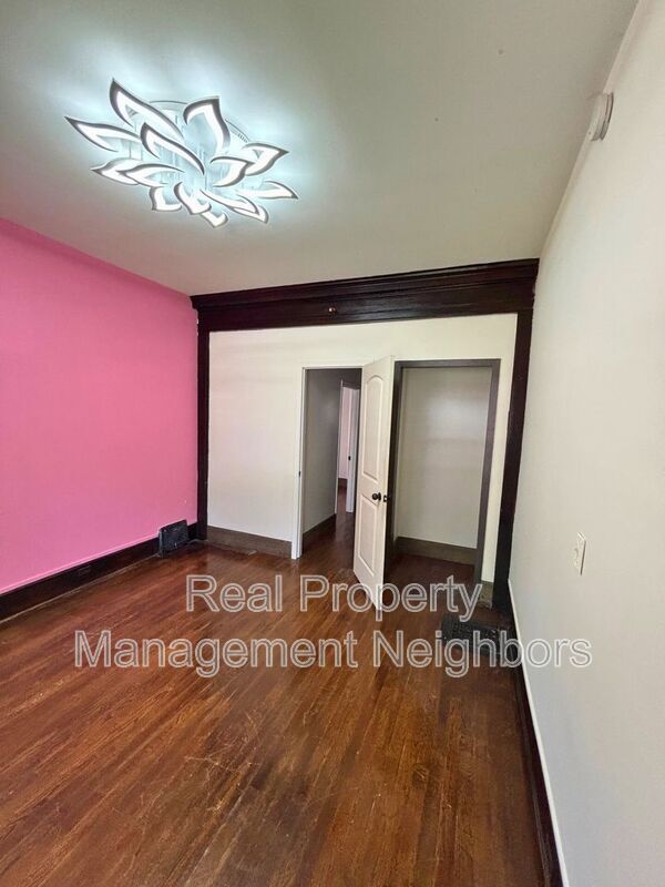 Building Photo - 216 Lafayette Ave NE