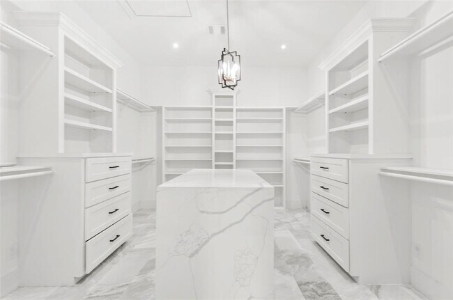 Building Photo - 2703 Tannehill Dr