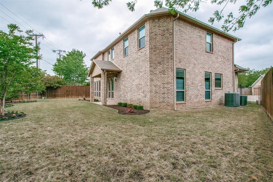Building Photo - 1805 Castle Ct