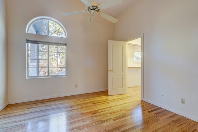 Building Photo - Spacious 3 Bed, 3 Bath Home in Hidden Valley Ranch!