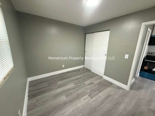 Building Photo - Beautiful, FULLY REMODELED & UPGRADED 1/1 AVAILABLE FOR IMMEDIATE MOVE IN!!
