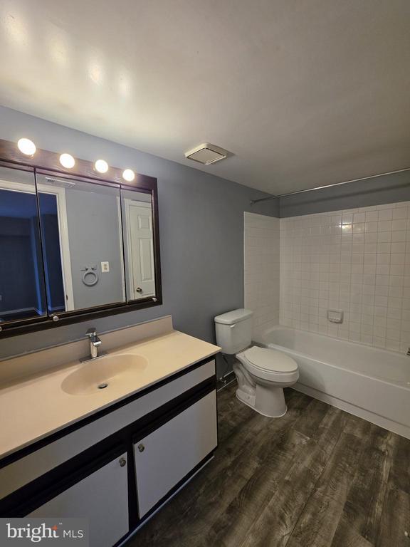 Building Photo - 9553 Battery Heights Blvd