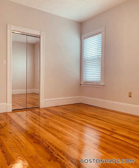 Building Photo - 108 Buttonwood St
