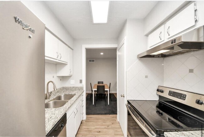 Building Photo - 5711 Sugar Hill Dr