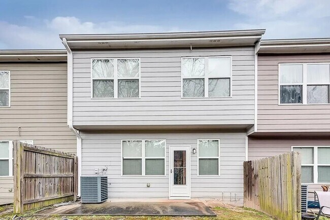 Building Photo - Cozy & Spacious 3BR Townhome in Atlanta