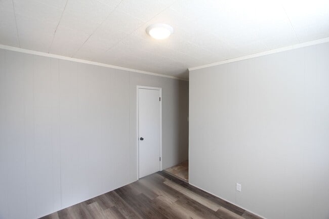 Building Photo - 3 Bedroom, 1.5 Bath! New on the Market!  B...