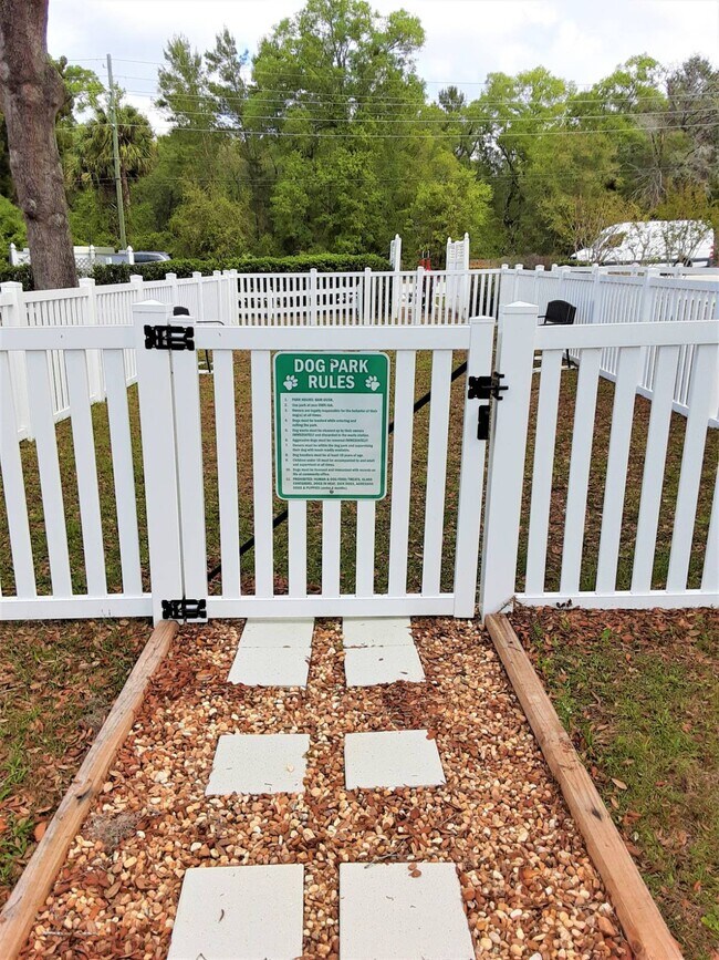 Building Photo - 1800 E Graves Ave