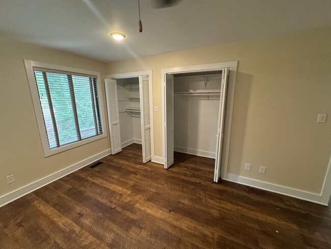 Building Photo - 3 Bedroom 3 Bath Beauty on Golf Course wit...