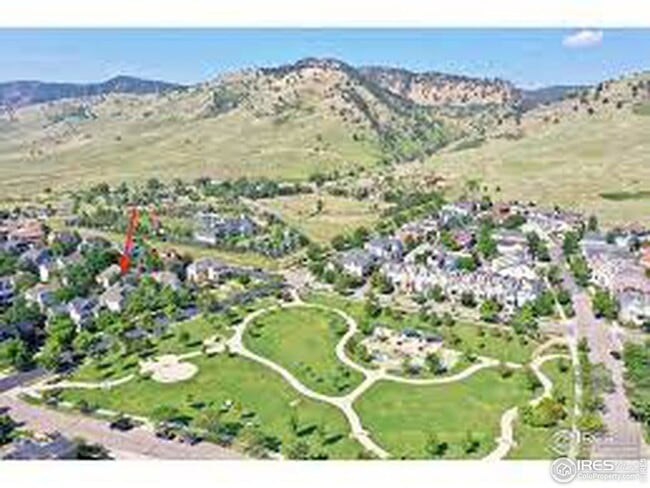 Building Photo - Bright & Beautiful 2-Level Condo in NoBo, available June 5th
