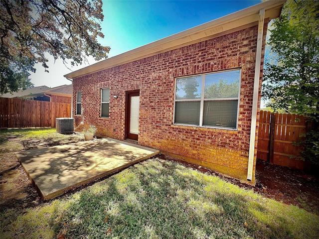 Building Photo - 3216 Versante Dr