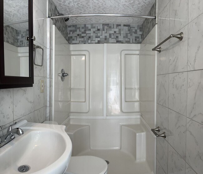 Building Photo - 3 Bedroom House in Millvale