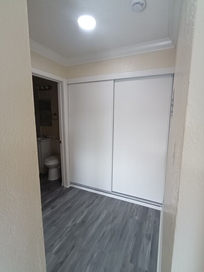 Building Photo - Welcome to SkyView Villa & Somerset Apartments!