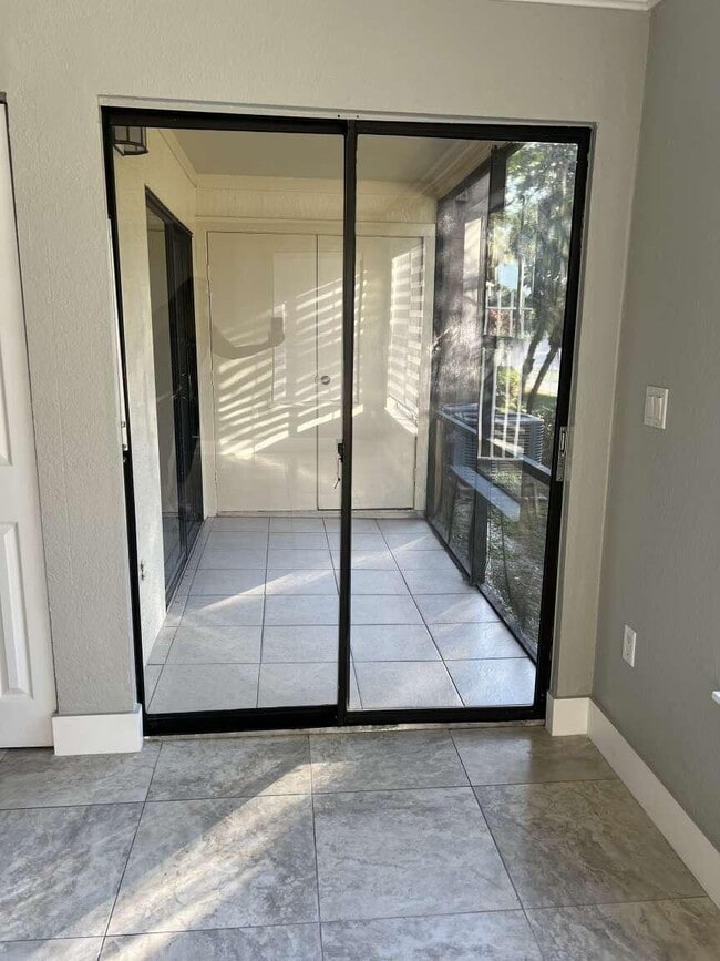 Building Photo - 10670 SW 156th Pl