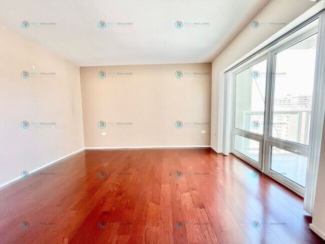 Building Photo - 1 Bedroom 2 Bathroom with Bonus room area!...