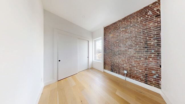 Building Photo - 95 Verona St
