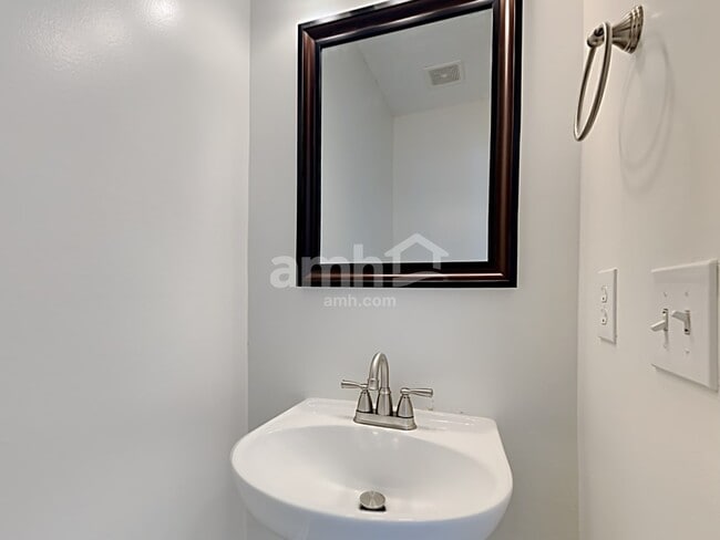 Building Photo - 1099 Moss Grove Dr
