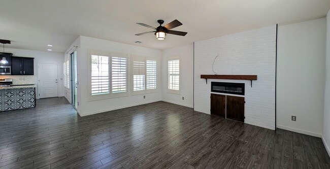 Building Photo - 3 Bedroom Home in the Mulberry Community Near S Signal Butte Rd and E Guadalupe Rd!
