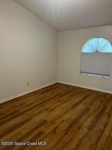 Building Photo - 973 Somerset Ln