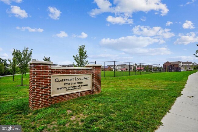 Building Photo - 13950 Estuary Dr