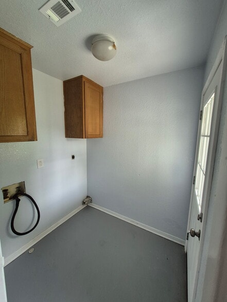 Building Photo - 4818 Lake Road