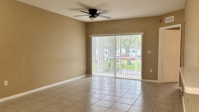 Building Photo - 1103 Golden Lakes Blvd