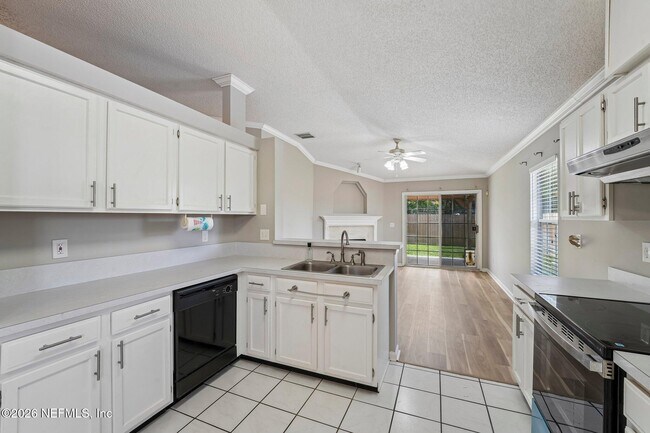 Building Photo - 1219 Stern Way