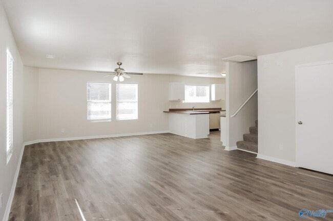 Building Photo - 410 Jasmine Dr