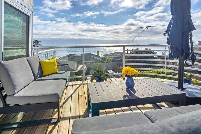 Building Photo - Gorgeous ocean view home at Windansea Beach!