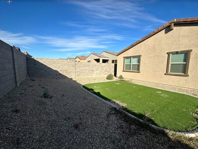 Building Photo - 12531 W Northview Ave