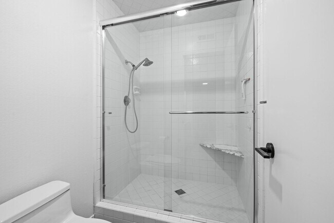Building Photo - 5 Solana