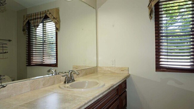 Building Photo - 3651 Allendale Dr