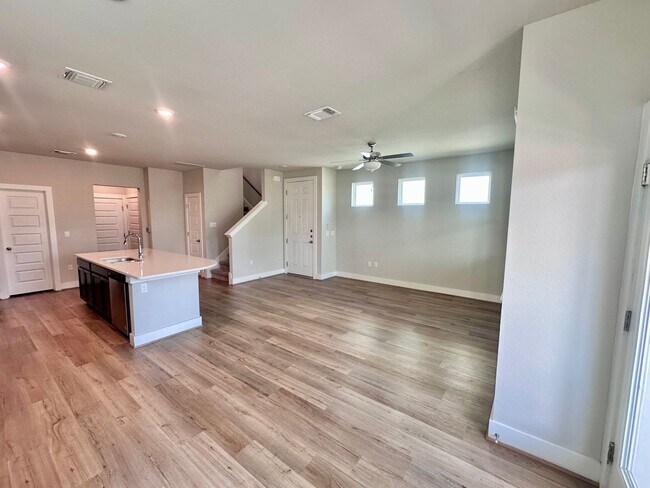 Building Photo - Modern 3-Bedroom, 2.5-Bathroom in Easton Park!