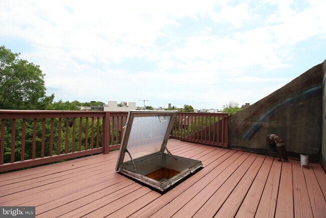 Building Photo - 515 S 12th St