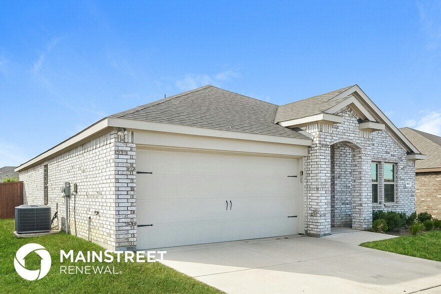 Building Photo - 824 English Dr