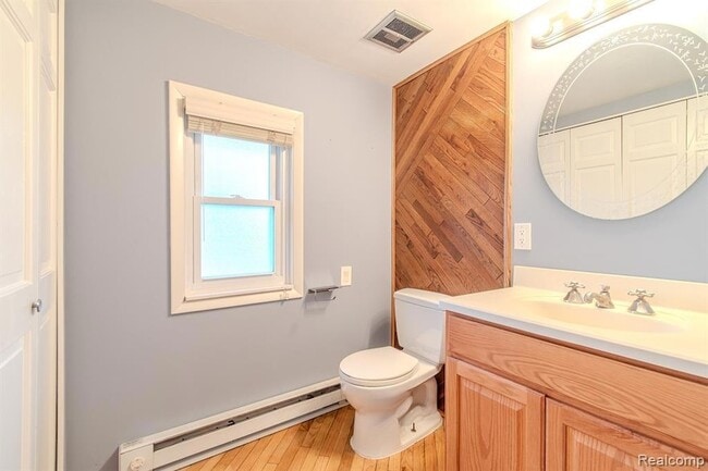 Building Photo - 613 E Lincoln Ave