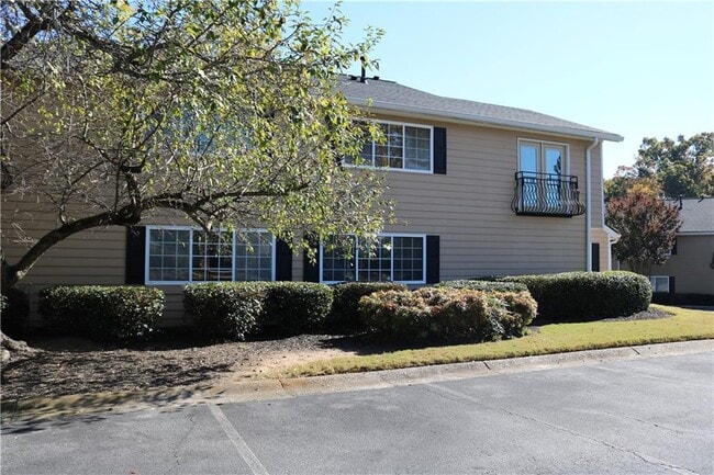 Building Photo - 1468 Briarwood Rd NE