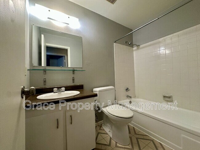 Building Photo - 15941 E Princeton Ave