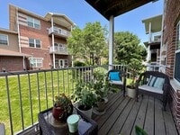 Building Photo - Beautiful Condo!