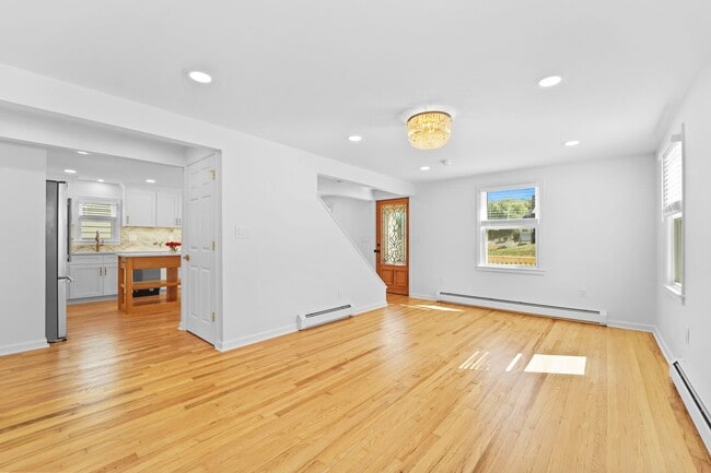 Building Photo - 116 Mary St