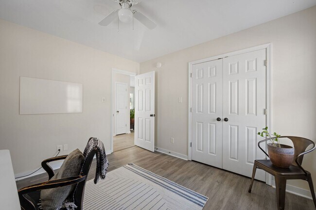 Building Photo - Bright and Spacious 3 Bedroom Home in Chesterfield ***Available Early March***