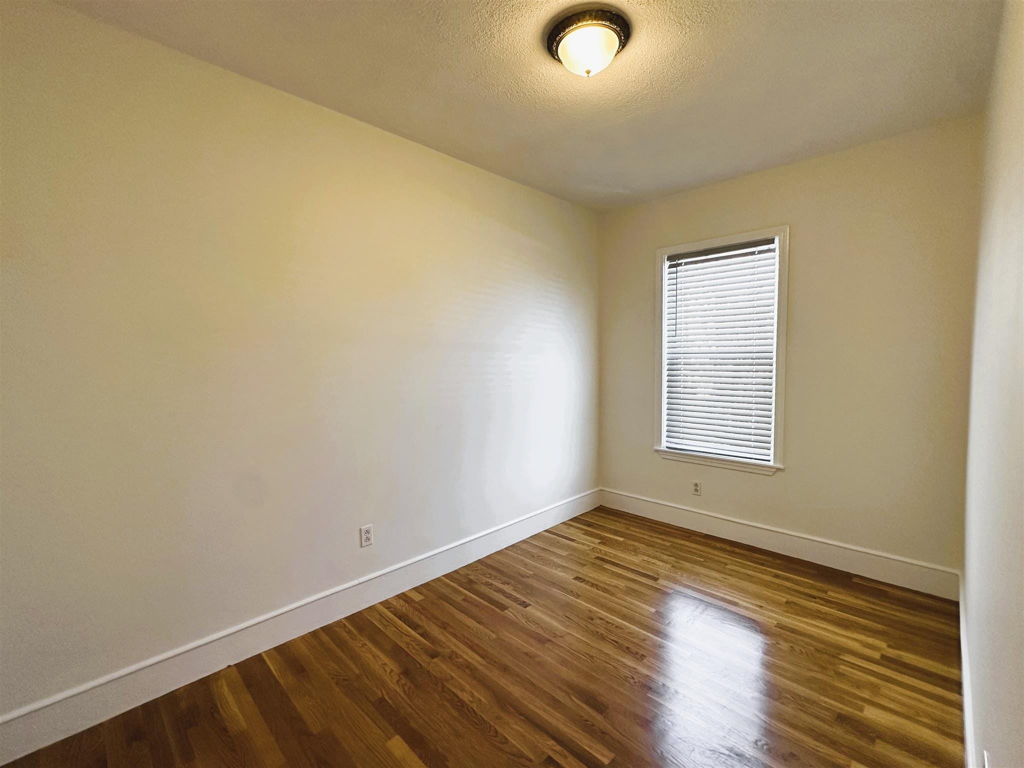 Building Photo - 112 5th St